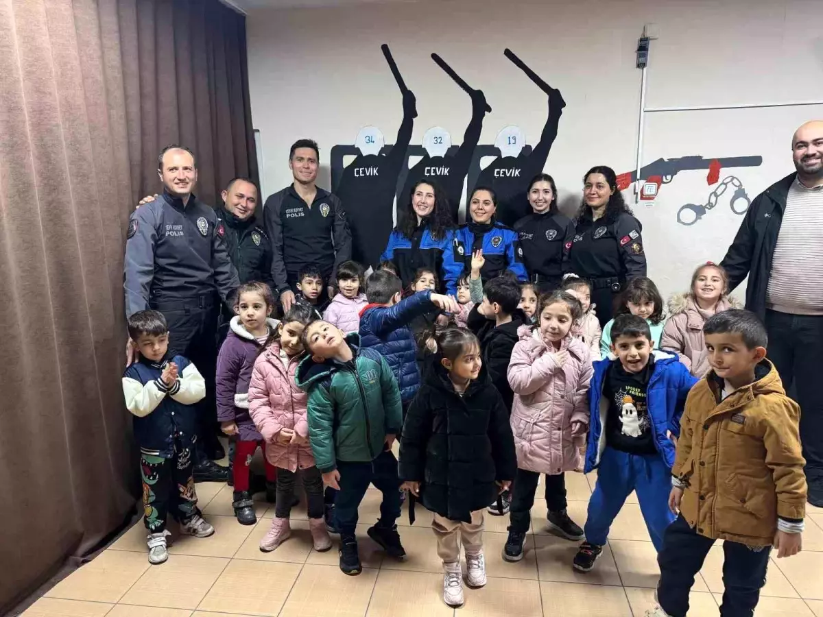 Ağrı’da Öğrencilerden Polis Teşkilatı’na 180. Yıl Kutlaması