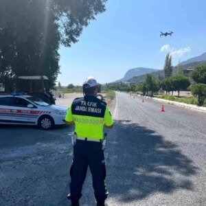 sokede drone ile trafik denetimi 7RNz5eKN