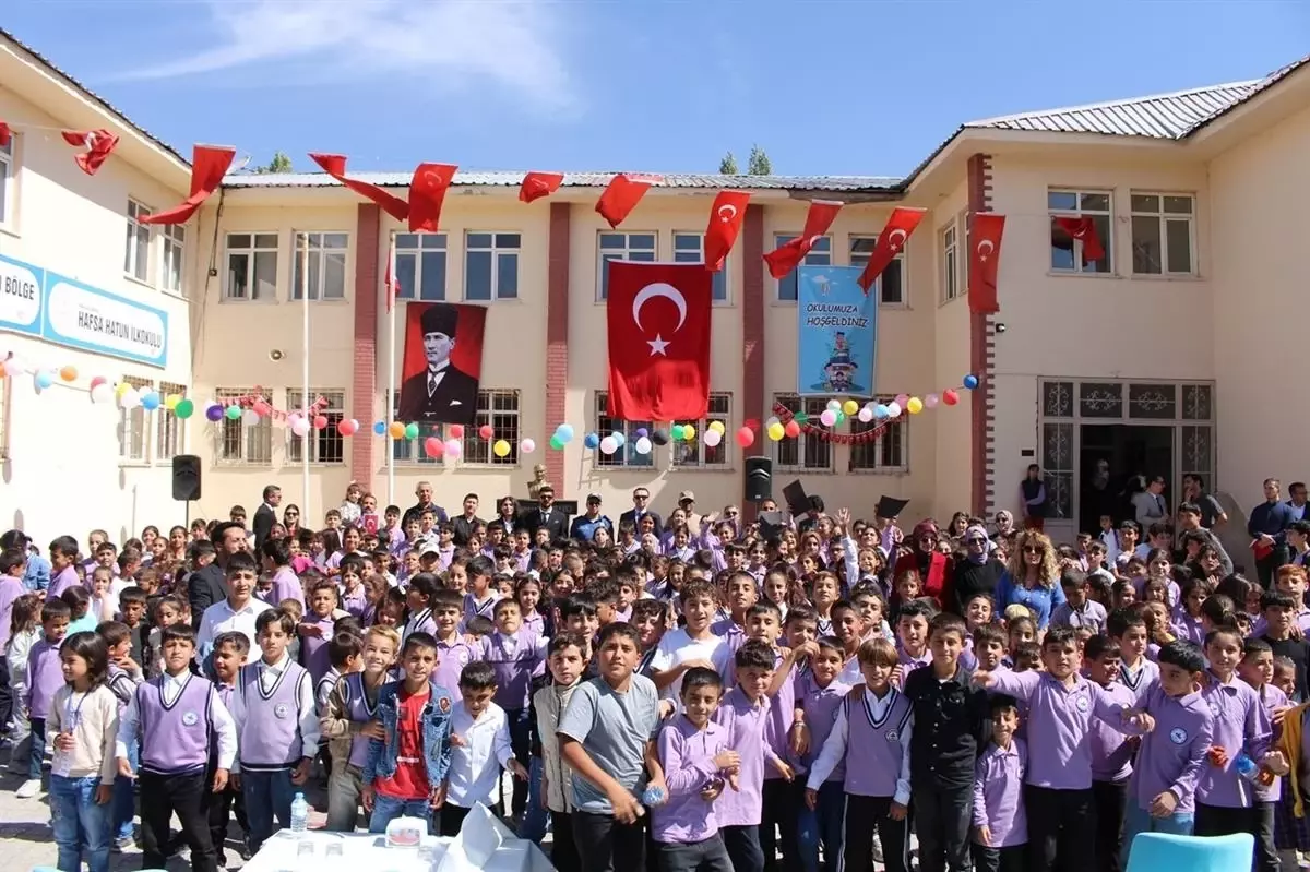 caldiranda ilkogretim haftasi toreni t5hkPJhI