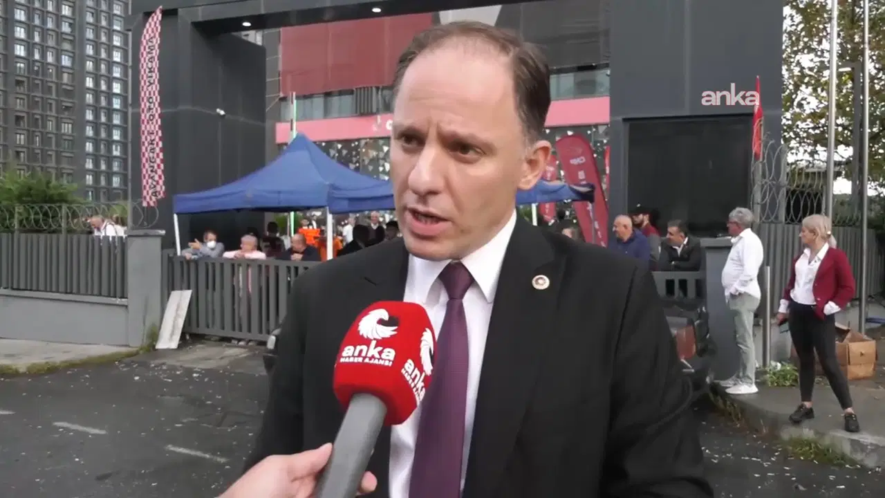 chp istanbul il baskanligi polis ablukasinda deniz yavuzyilmaz burada adeta bir sinir oyunu oynadilar BEvciini