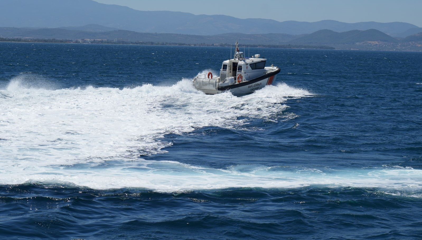 edremitte terk edilmis teknenin sahibiaraniyor 9JB3s4Kn