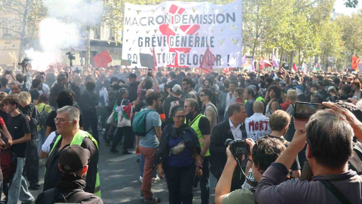 fransadaki protestolarda 110 kisi gozaltina alindi GSKHT27k