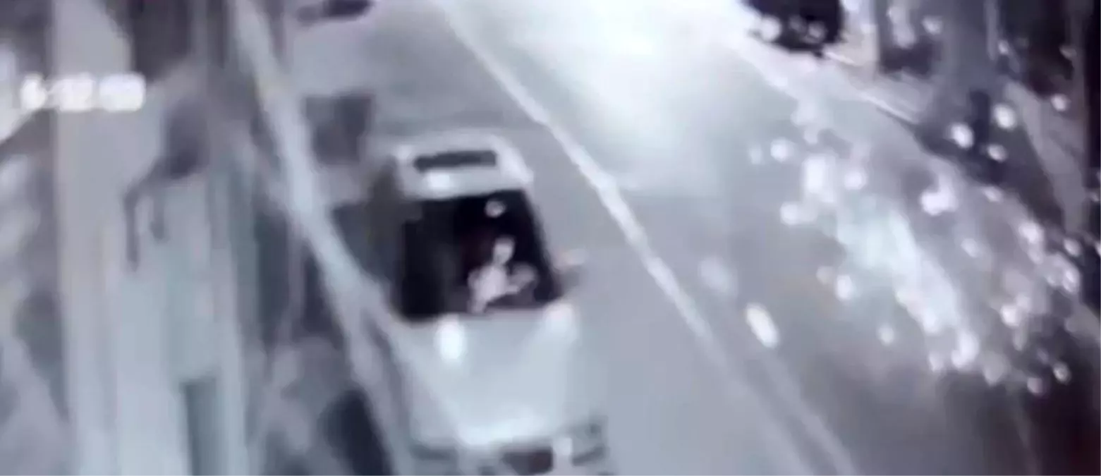 kocaelide patlayici iflagi 4 arac hasar gordu ODQYXXdZ