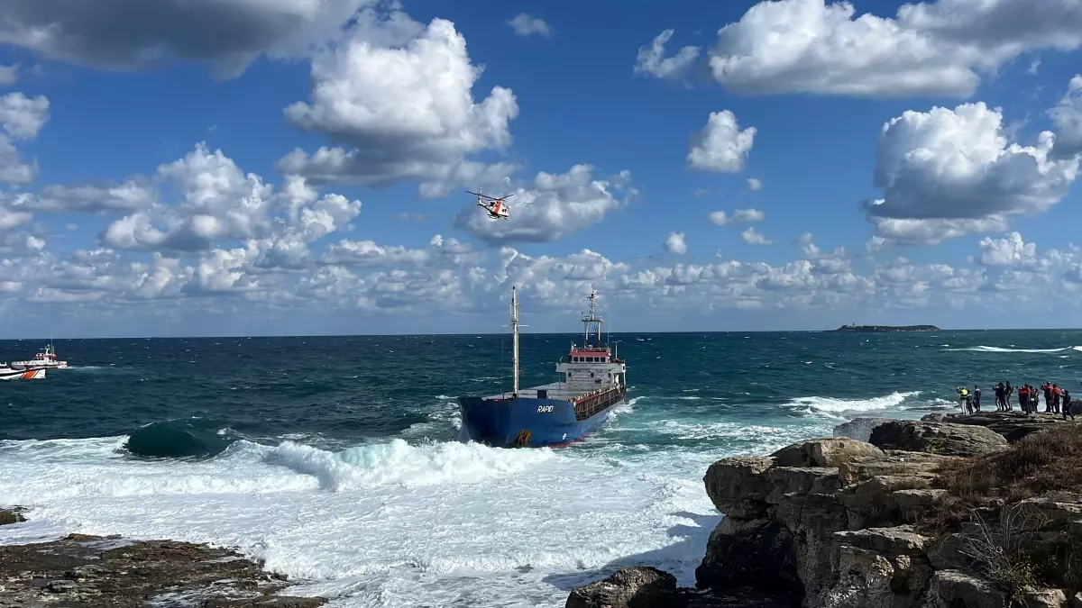 kocaelinde kuru yuk gemisi karaya oturdu 7 murettebat mahsur kaldi SXRIJS3f