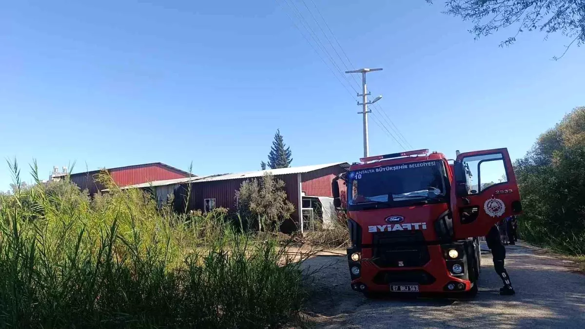 manavgatta yangin gida deposu zarar gordu cq27acUp