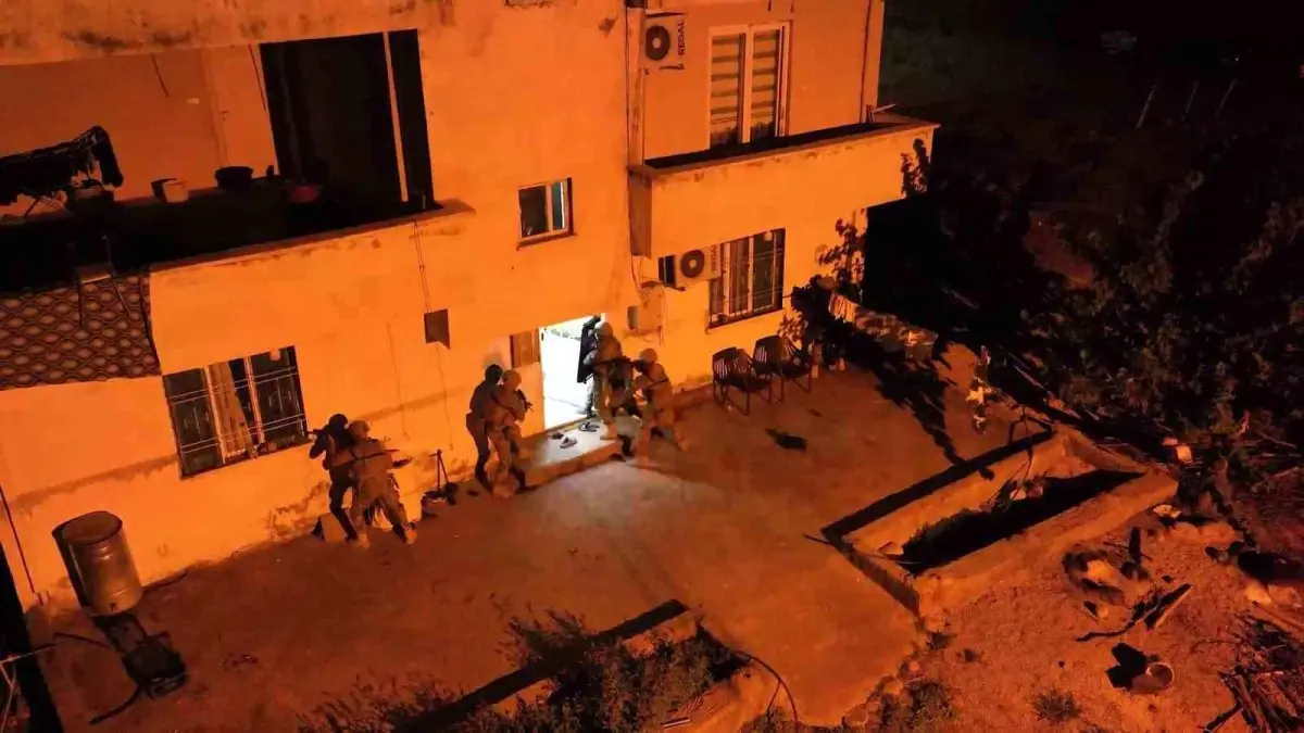 sirnakta uyusturucu operasyonu 20 kilo esrar ele gecirildi OF53lGfZ