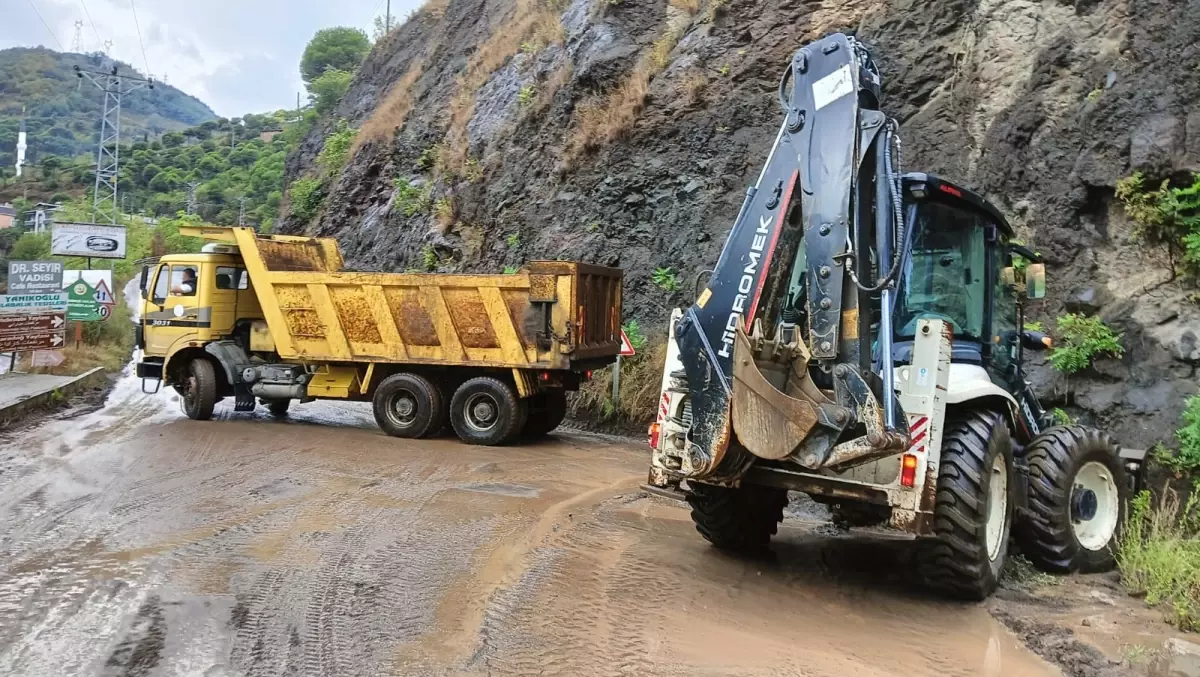 trabzonda siddetli yagis toprak kaymalarina neden oldu 5v3Buf89
