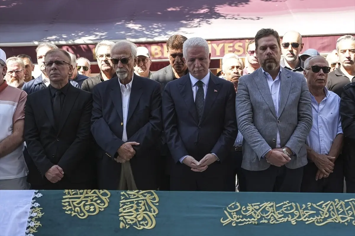 veysel karaninin torunu gulden samirin cenazesi istanbulda defnedildi vkqKPW87