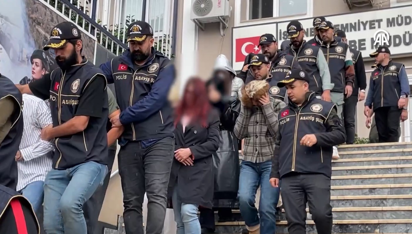 ahlak polisinden istanbulda 15 ilceye baskin c6LrvyPP.jpg