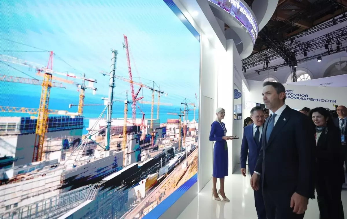 bakan bayraktara nukleer is birligi nisani POlWj98k.jpg