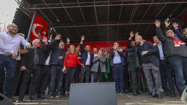 chpnin bruksel mitinginde avrupali sosyal demokrat liderlerden destek mesajlari demokrasiyi savunanlari savunun lR1zQmaP.jpg