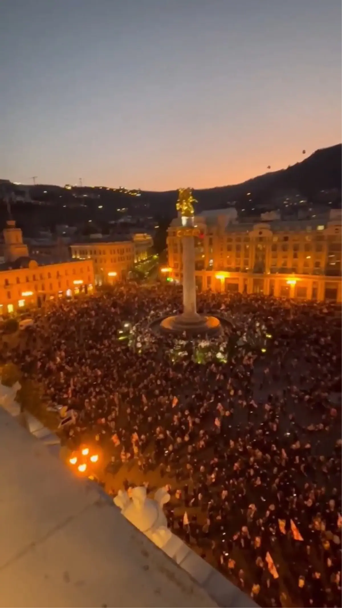 gurcistanda protesto gosterisine mudahale 27 yarali JNHgnNvb