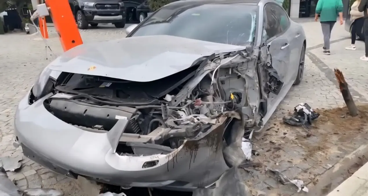 mudanyada kaza surucu yaralandi WZFi31Dm.jpg