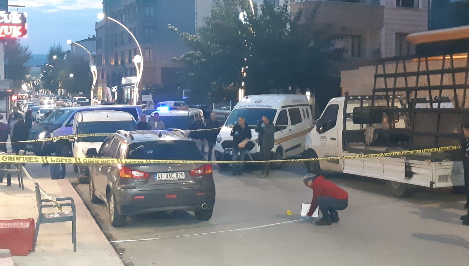 trafik kavgasi kanli bitti 1 kisi ayagindan silahla vuruldu W5rlwpNl.jpg