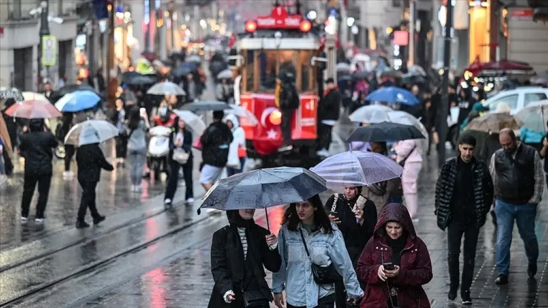 firtina-kar-ve-saganak-kapida-icisleri-bakanligindan-sari-kodlu-uyari-CxEYHAJy
