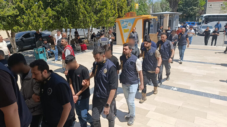 sanliurfa-merkezli-11-ilde-siber-dolandiricilik-operasyonu-31-tutuklama-Zza584Jh