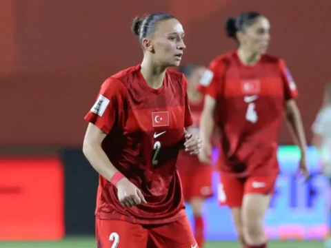Besiktas meryem kucukbirinciyi kadrosuna katti AWFDTL8c