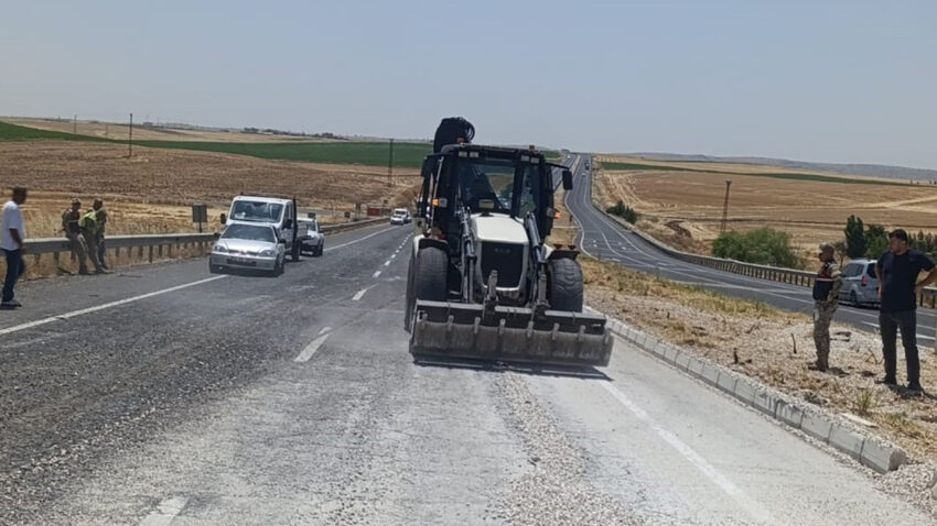 Diyarbakirda hafriyat kamyonu devrildi 1 yarali XFO2WvJe