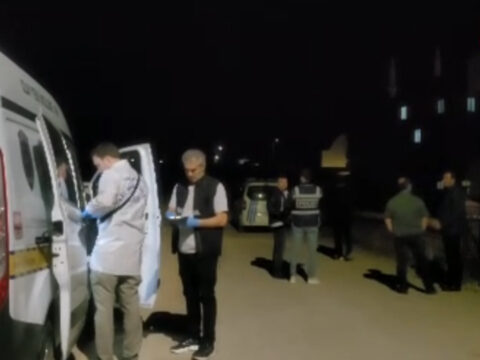 Karabukte 3 kattaki balkondan dusen yasli adam yasamini yitirdi 9NkE7F91